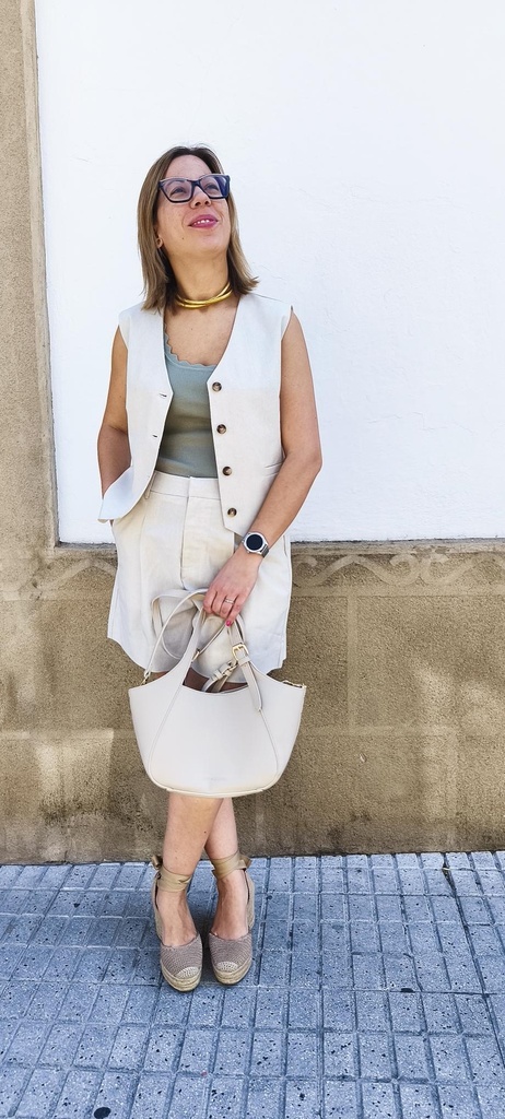 Conjunto chaleco con pantalón a juego en color beige